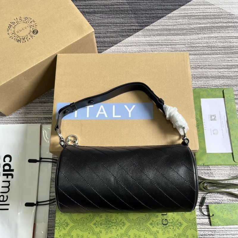 G*u*i round bags
